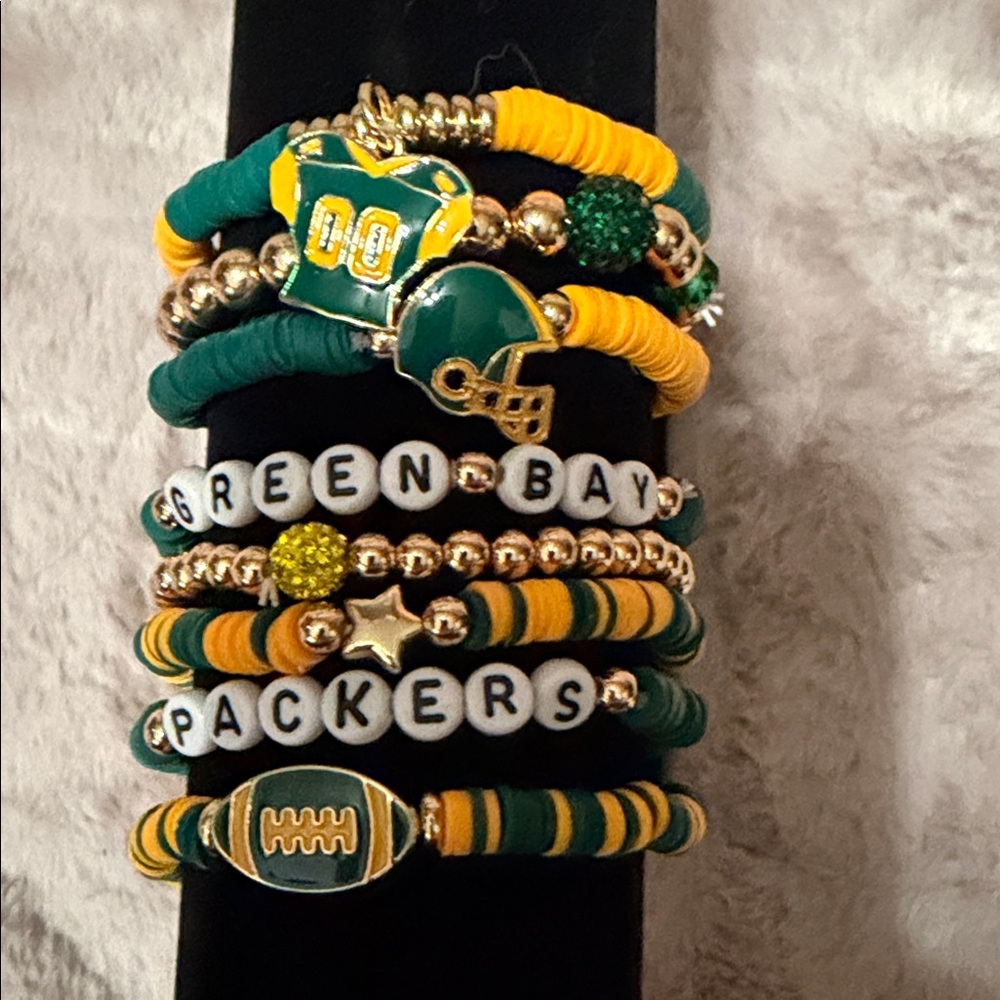 Green and Yellow Beaded Green Bay Packers set of 8 bracelets - Picture 2 of 3